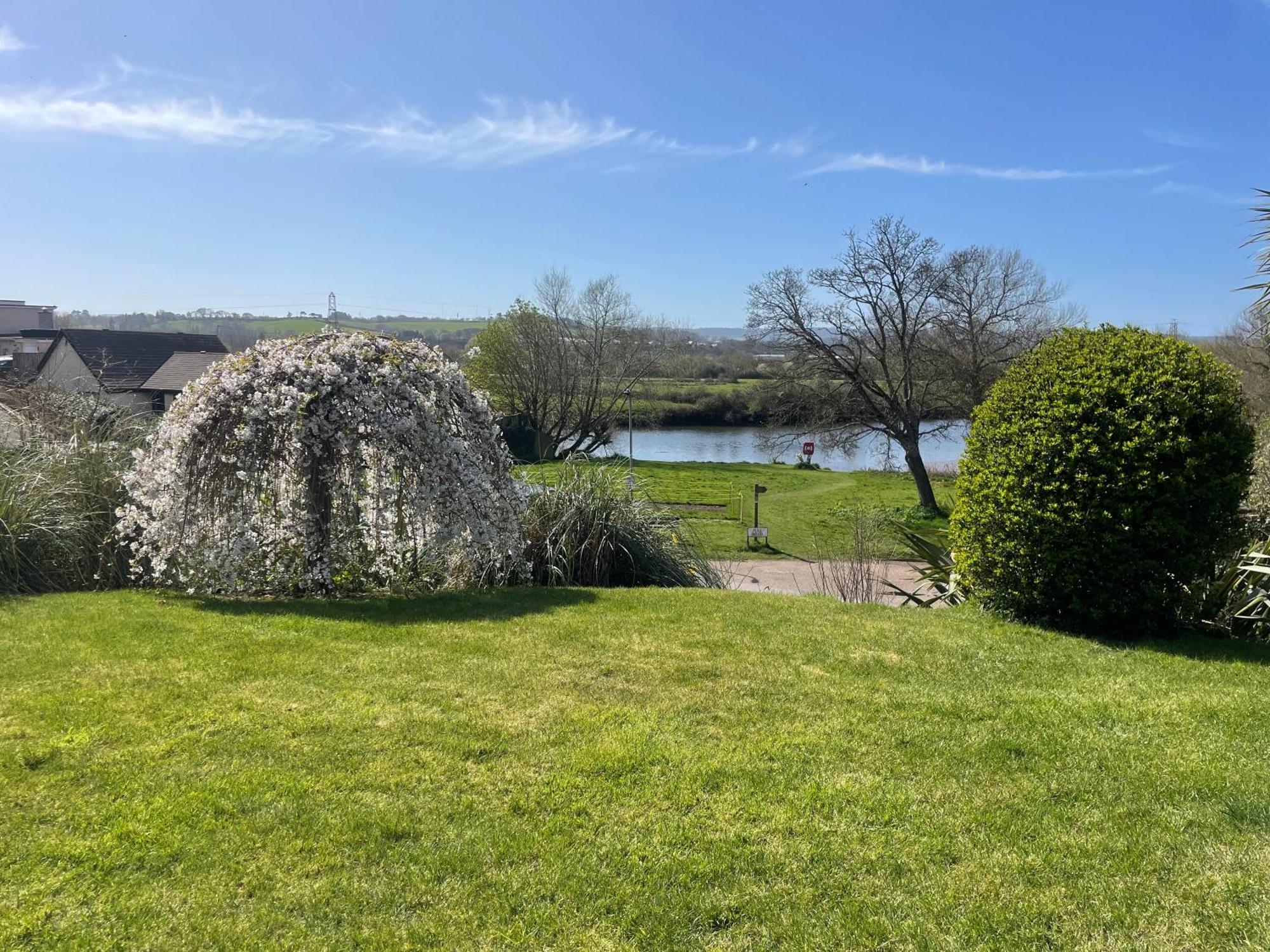 River Retreat Apartment Exeter - River Views & Parking Exterior photo